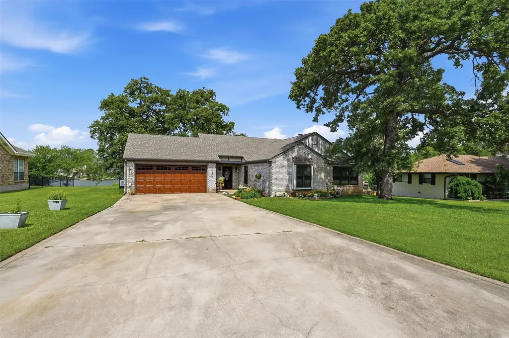 1344 Kiowa Drive E Lake Kiowa TX 76240