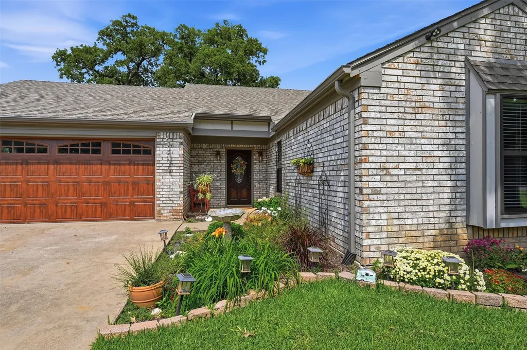 1344 Kiowa Drive E Lake Kiowa TX 76240