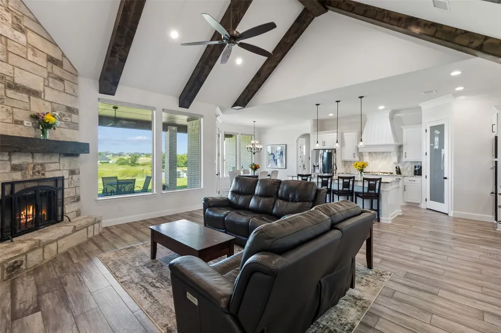 1107 Pioneer Crossing Weatherford TX 76088