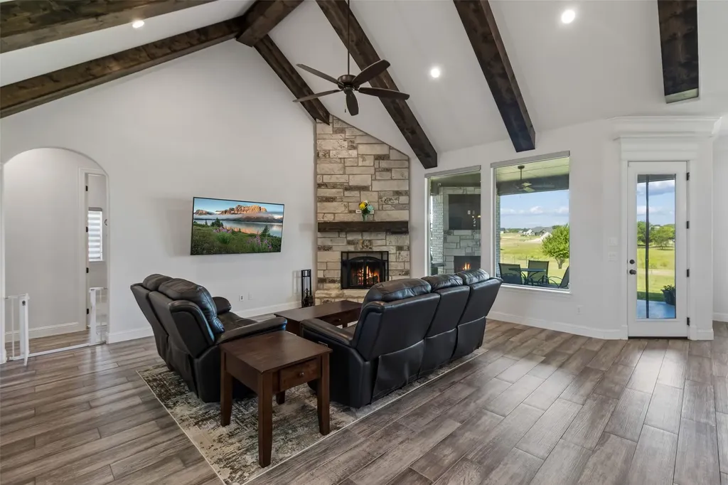 1107 Pioneer Crossing Weatherford TX 76088