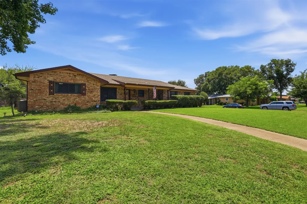 1117 Sheridan Lane Cleburne TX 76033