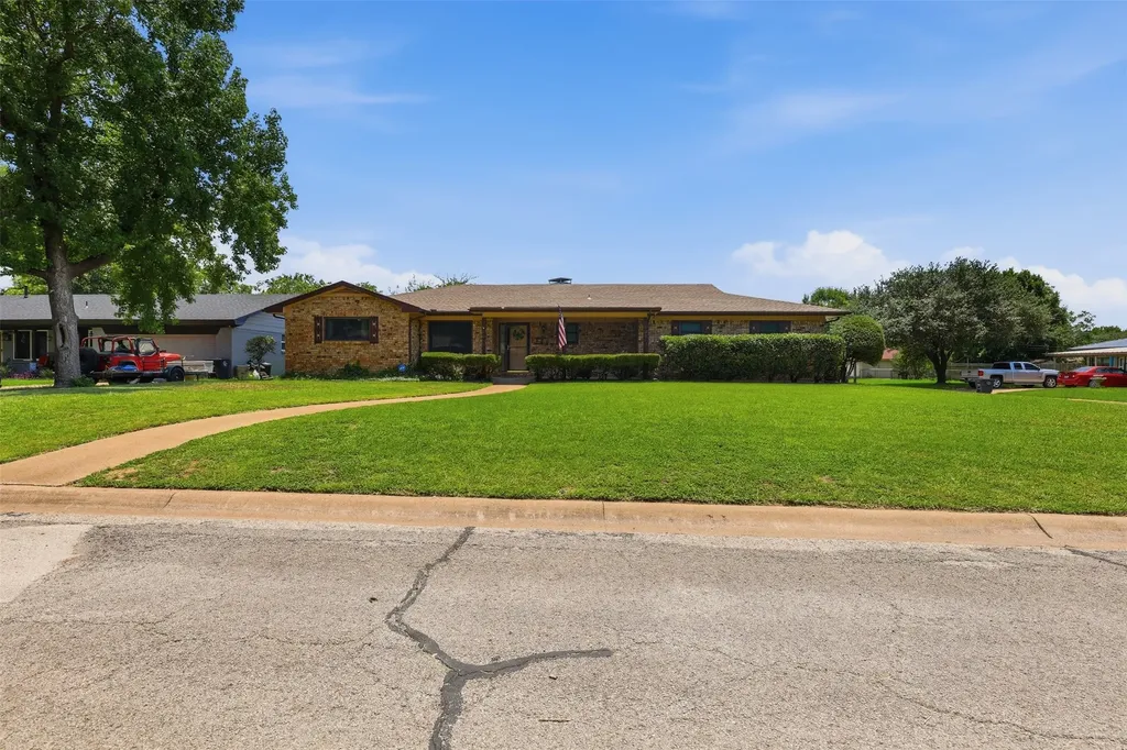 1117 Sheridan Lane Cleburne TX 76033