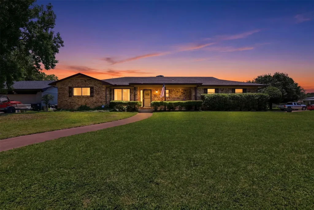 1117 Sheridan Lane Cleburne TX 76033