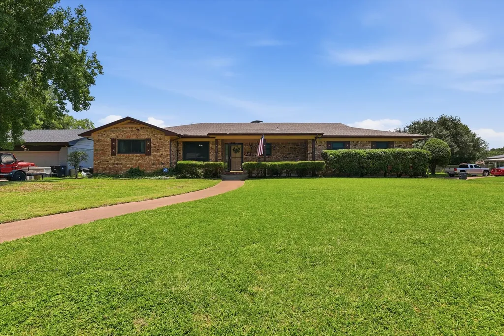 1117 Sheridan Lane Cleburne TX 76033