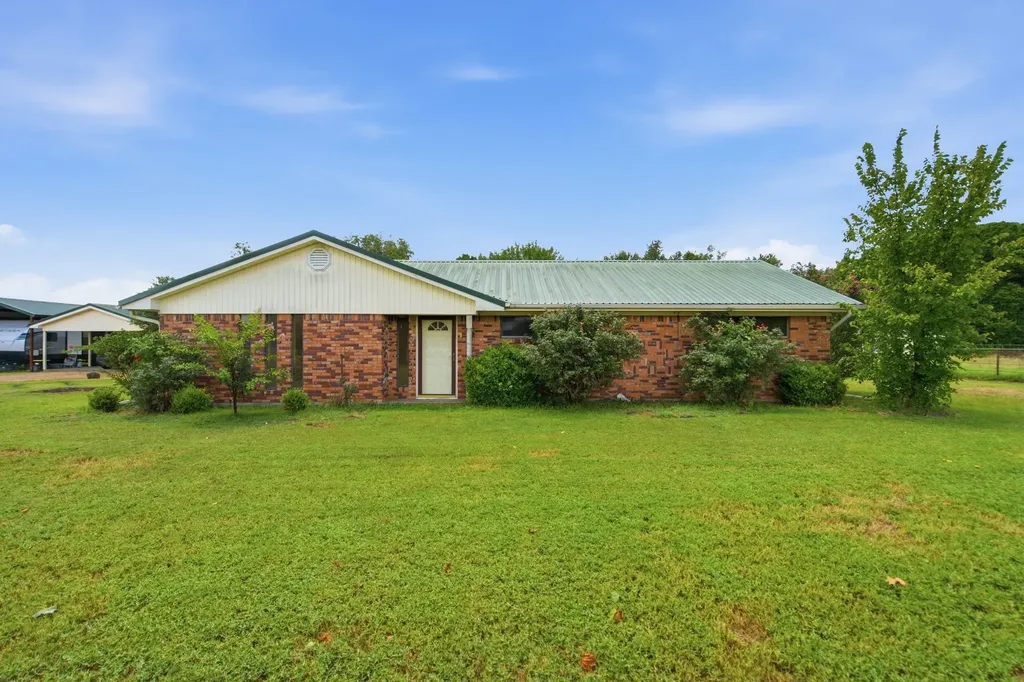 4574 N State Highway 121 Bonham TX 75418