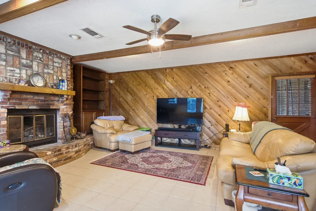 4574 N State Highway 121 Bonham TX 75418