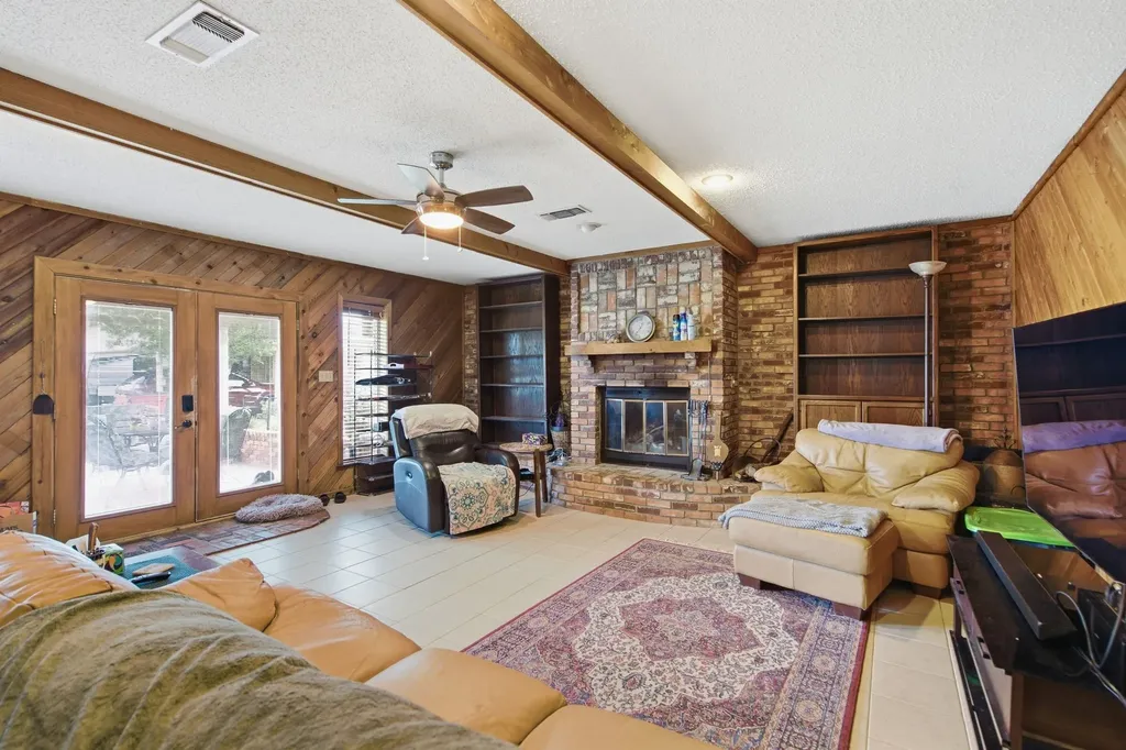 4574 N State Highway 121 Bonham TX 75418