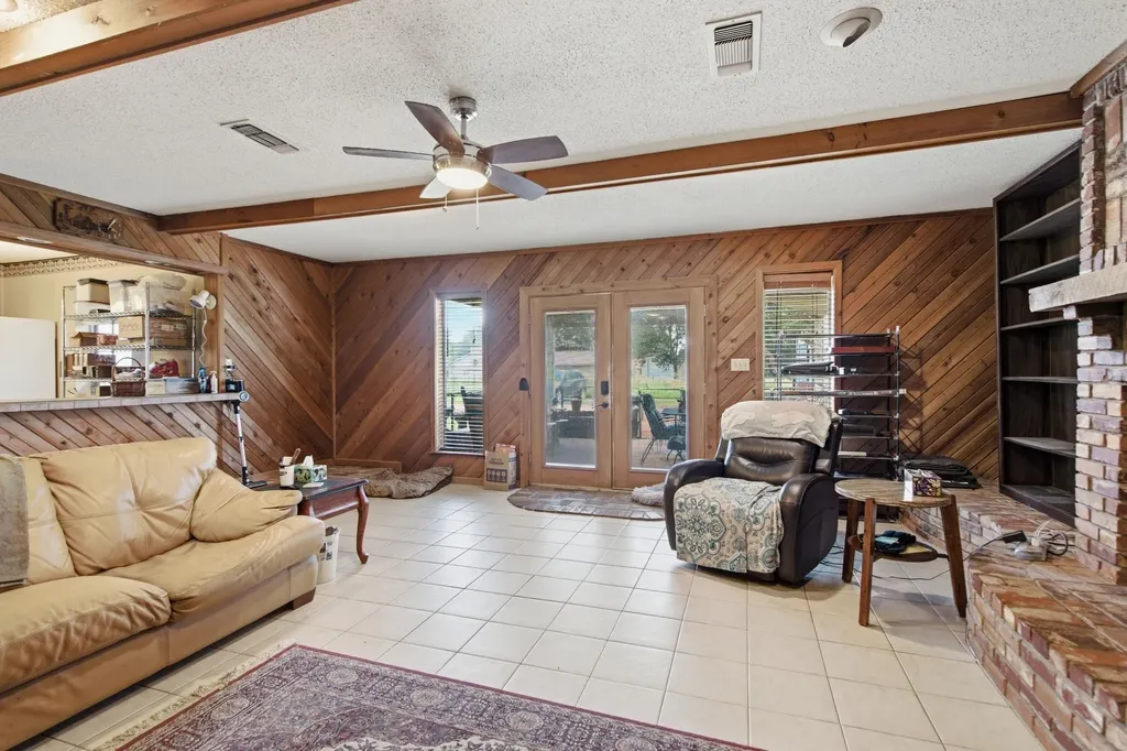4574 N State Highway 121 Bonham TX 75418