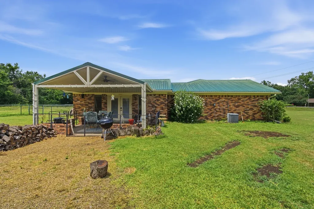 4574 N State Highway 121 Bonham TX 75418