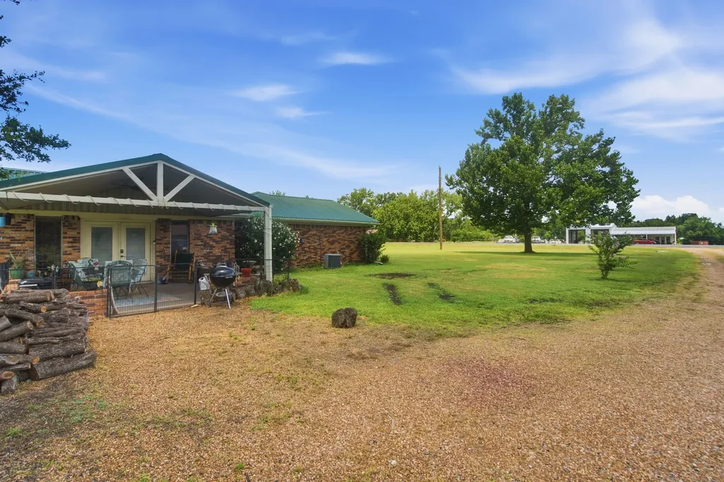 4574 N State Highway 121 Bonham TX 75418