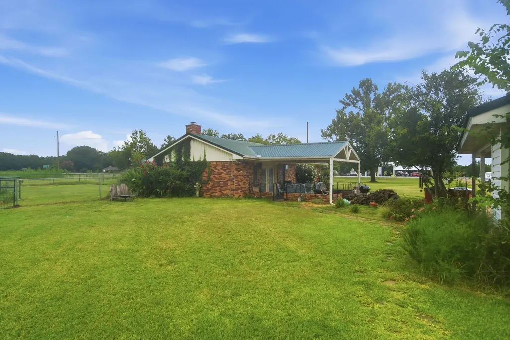4574 N State Highway 121 Bonham TX 75418