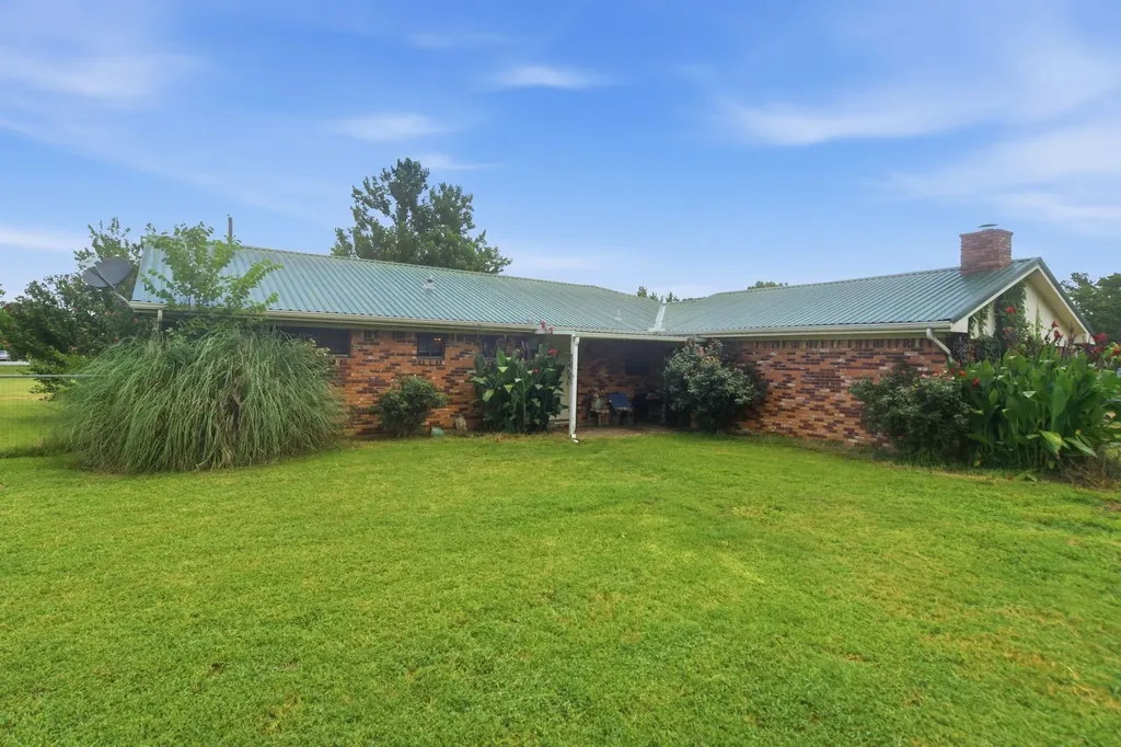 4574 N State Highway 121 Bonham TX 75418