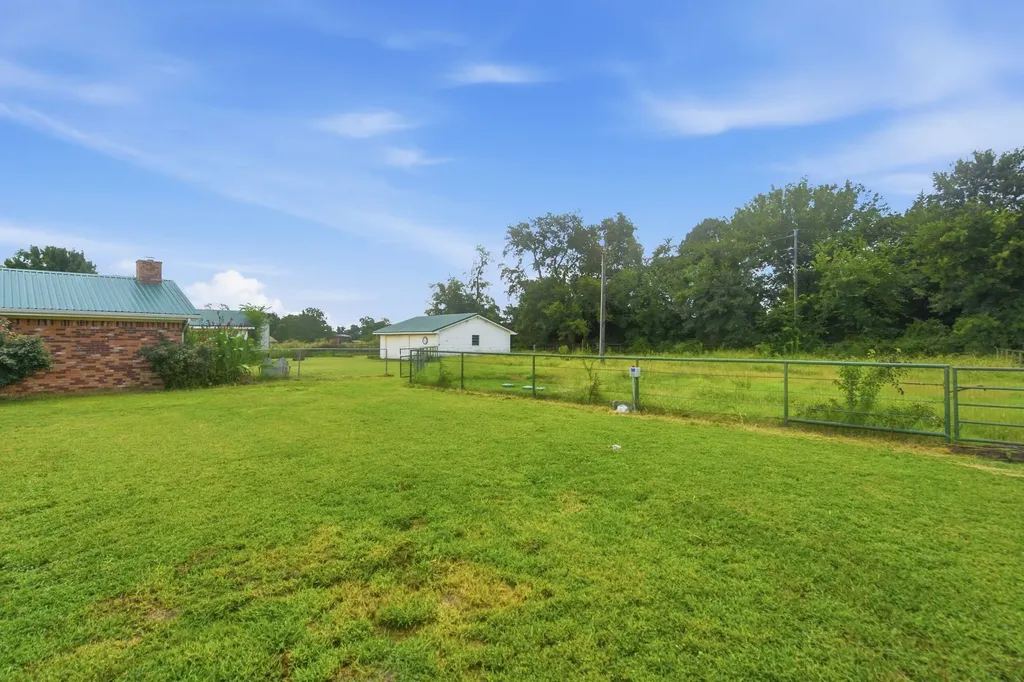 4574 N State Highway 121 Bonham TX 75418
