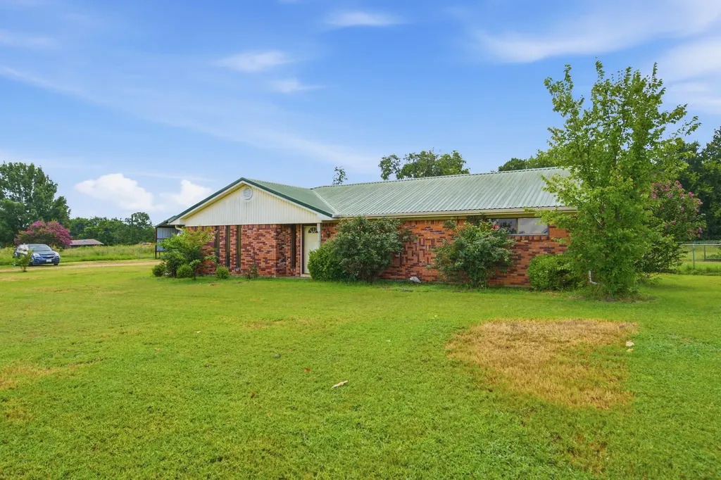 4574 N State Highway 121 Bonham TX 75418