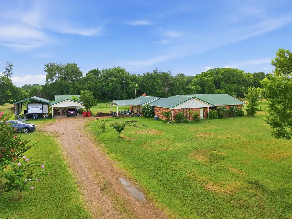 4574 N State Highway 121 Bonham TX 75418