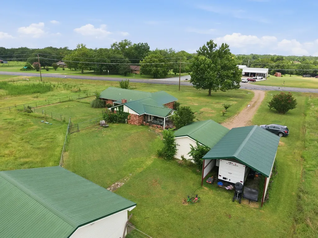 4574 N State Highway 121 Bonham TX 75418