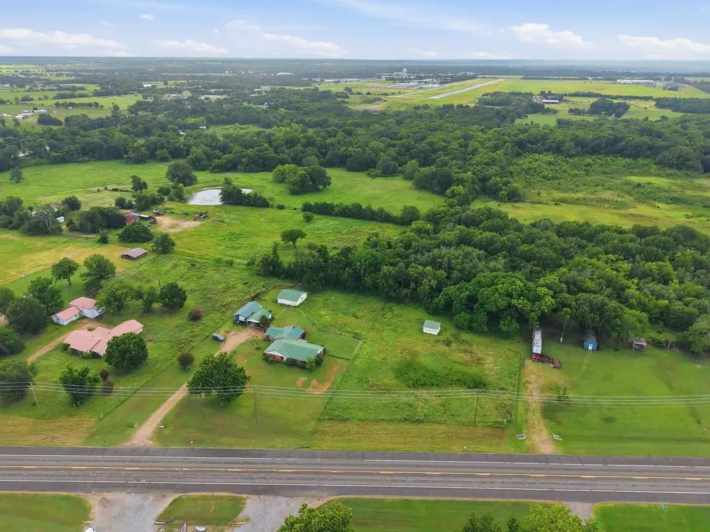 4574 N State Highway 121 Bonham TX 75418