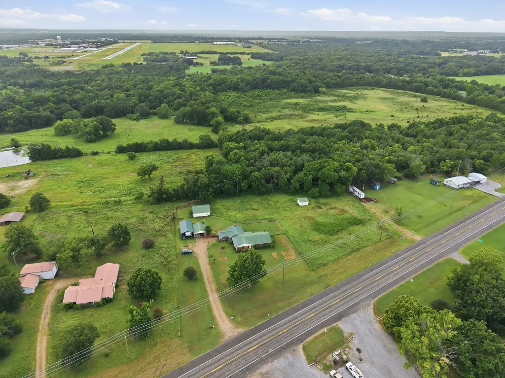 4574 N State Highway 121 Bonham TX 75418