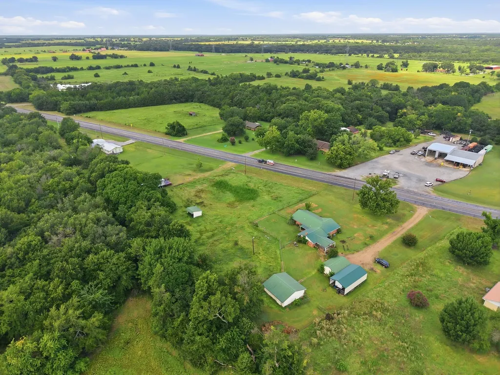 4574 N State Highway 121 Bonham TX 75418