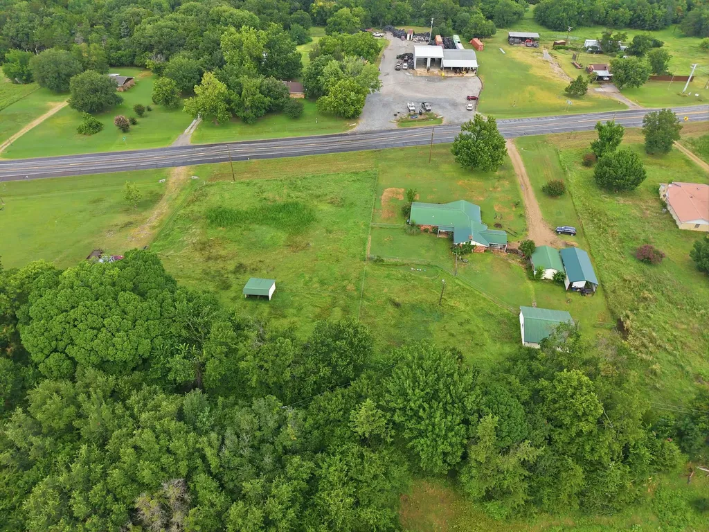4574 N State Highway 121 Bonham TX 75418