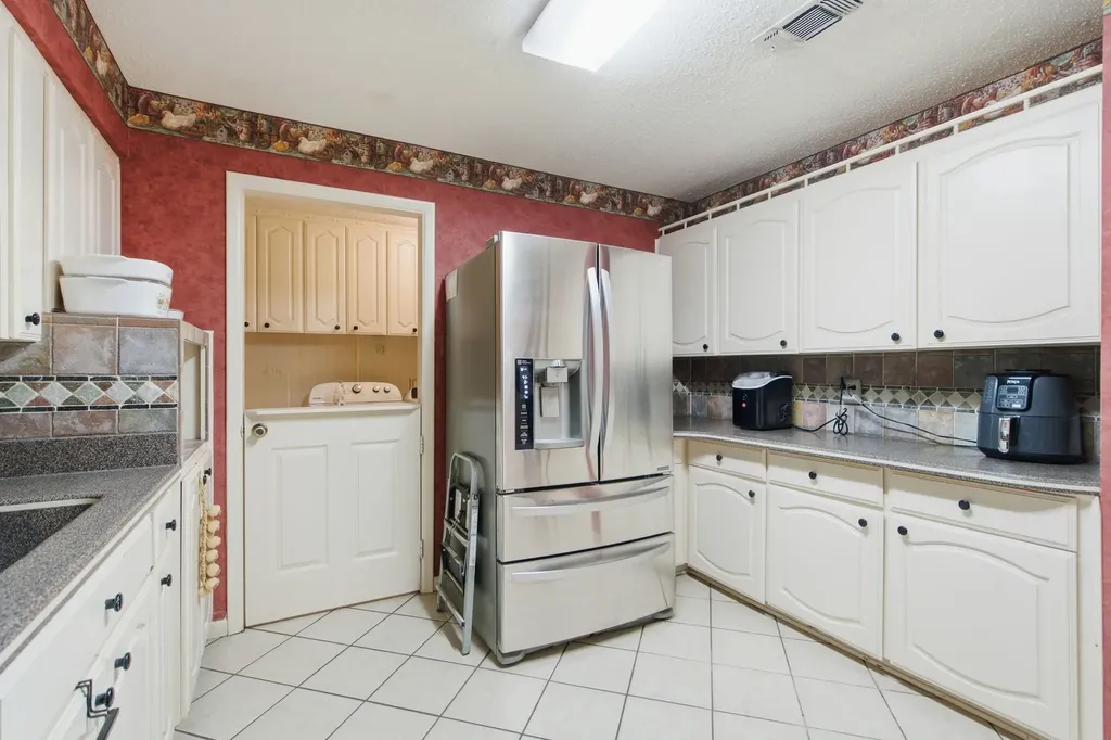 4574 N State Highway 121 Bonham TX 75418