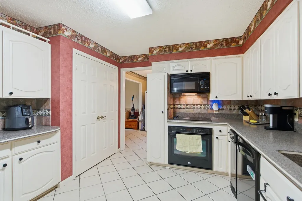 4574 N State Highway 121 Bonham TX 75418