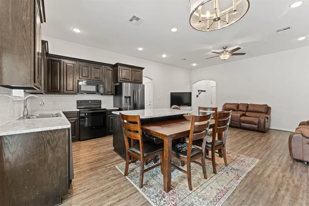 100 Tomahawk Drive Lacy Lakeview TX 76705