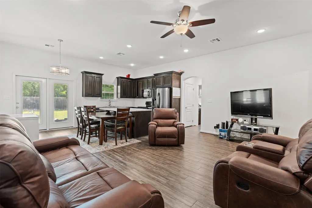 100 Tomahawk Drive Lacy Lakeview TX 76705