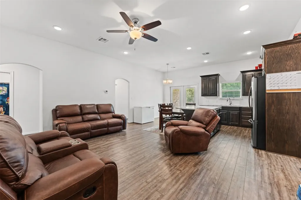 100 Tomahawk Drive Lacy Lakeview TX 76705