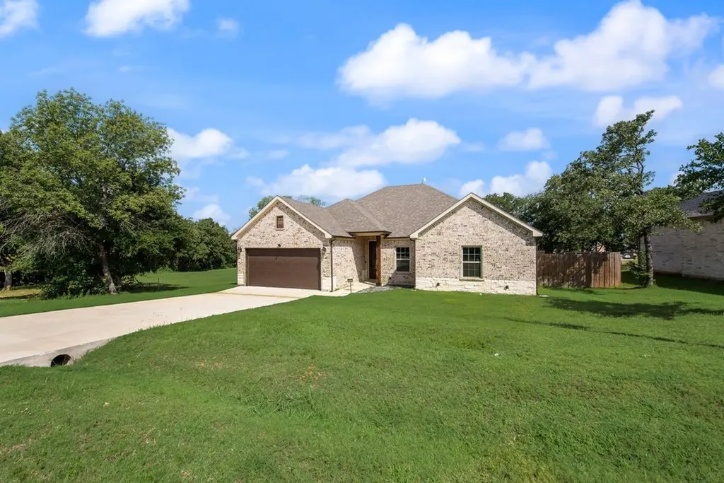 836 Haynie Drive Runaway Bay TX 76426