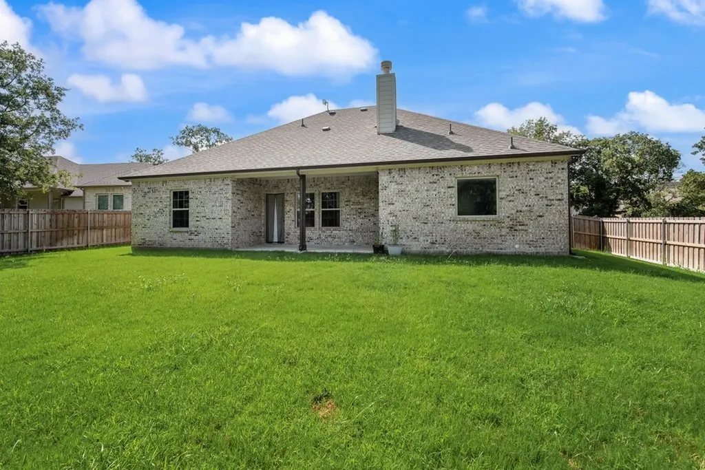 836 Haynie Drive Runaway Bay TX 76426