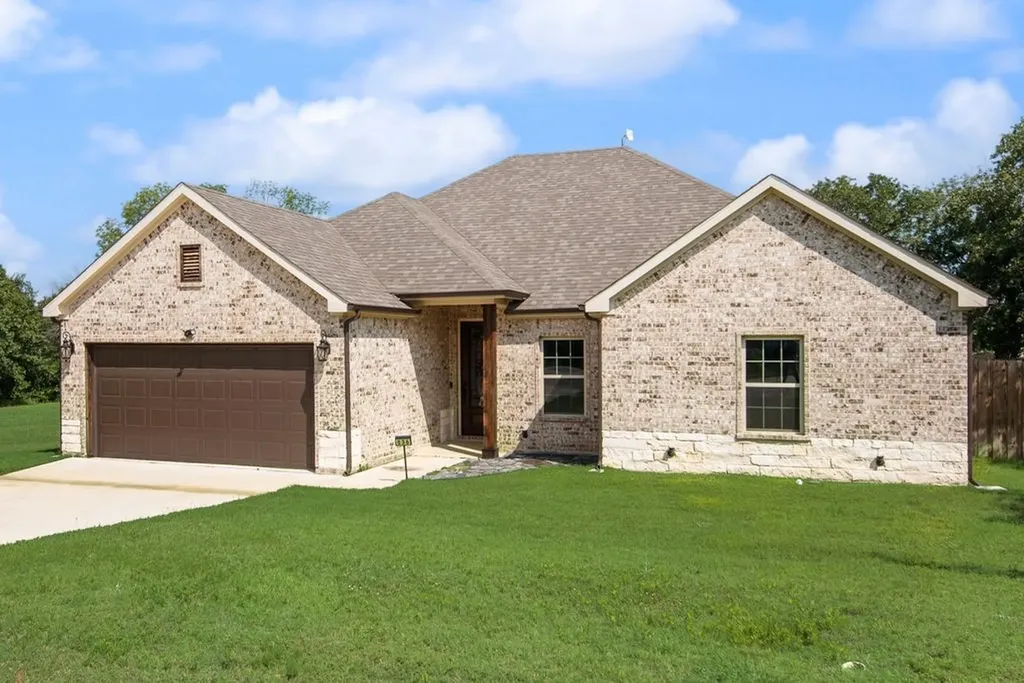836 Haynie Drive Runaway Bay TX 76426