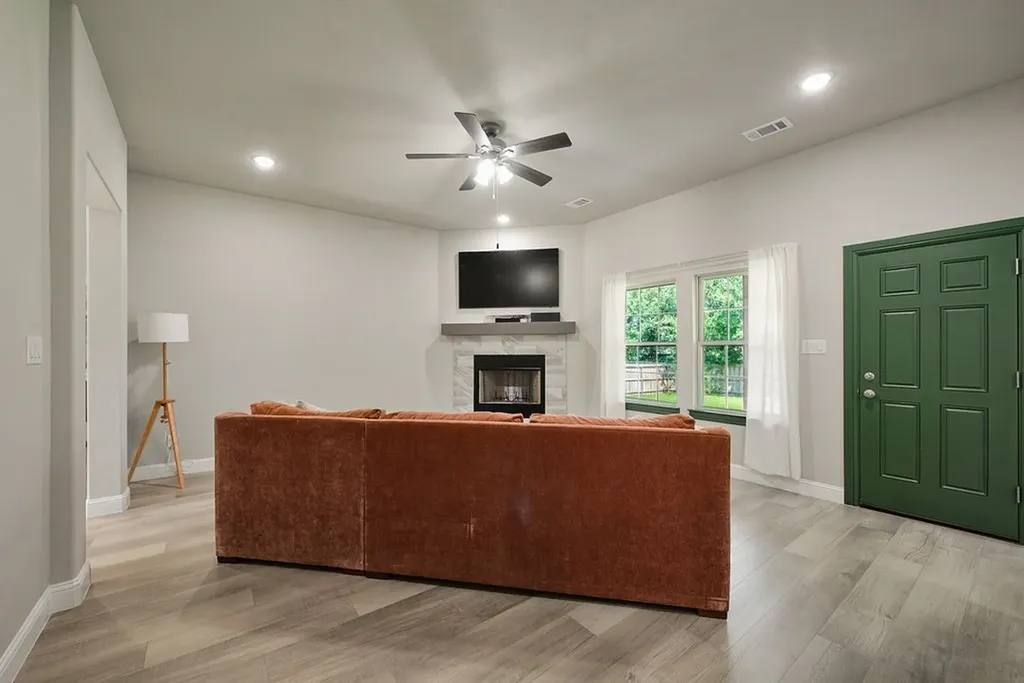 836 Haynie Drive Runaway Bay TX 76426
