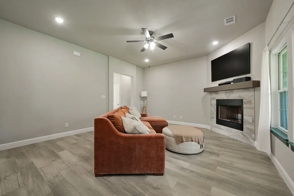 836 Haynie Drive Runaway Bay TX 76426