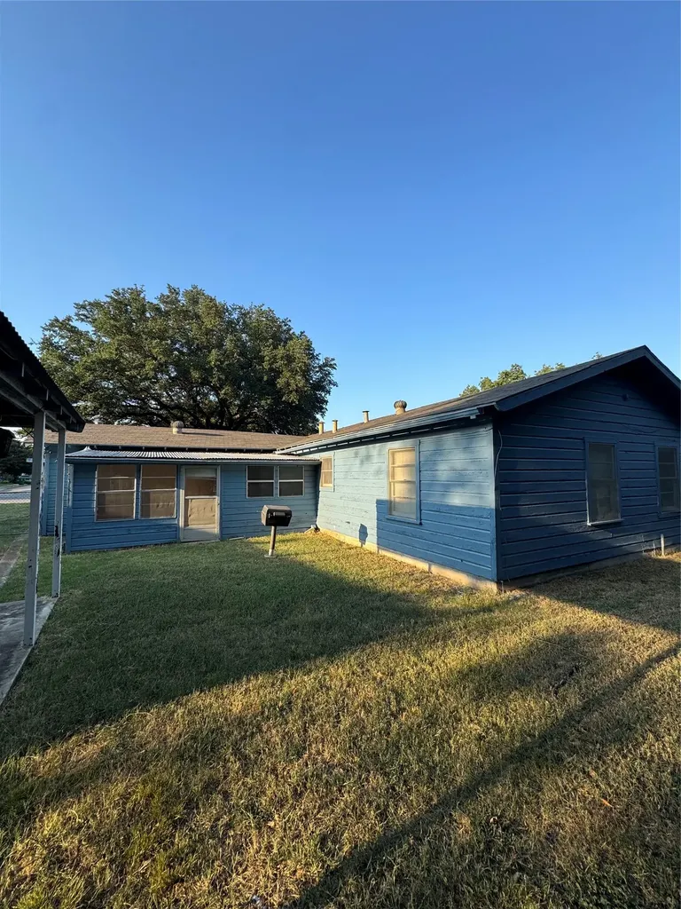 5128 Ira Street Haltom City TX 76117