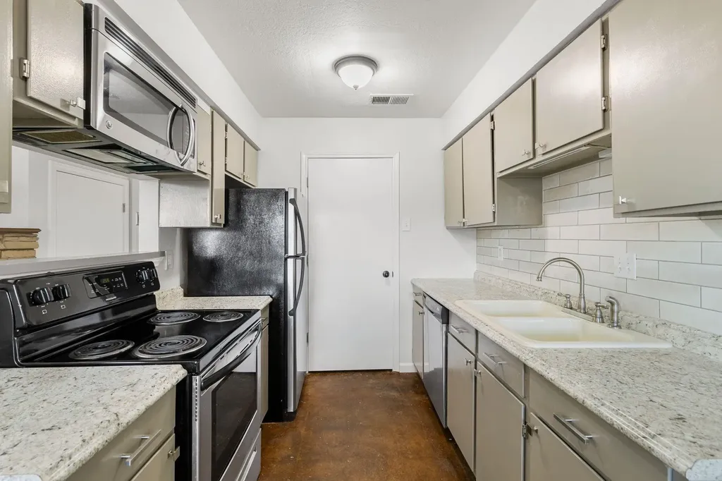 2240 Tarpley Road Carrollton TX 75006