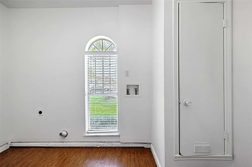 810 Waikiki Drive Garland TX 75043