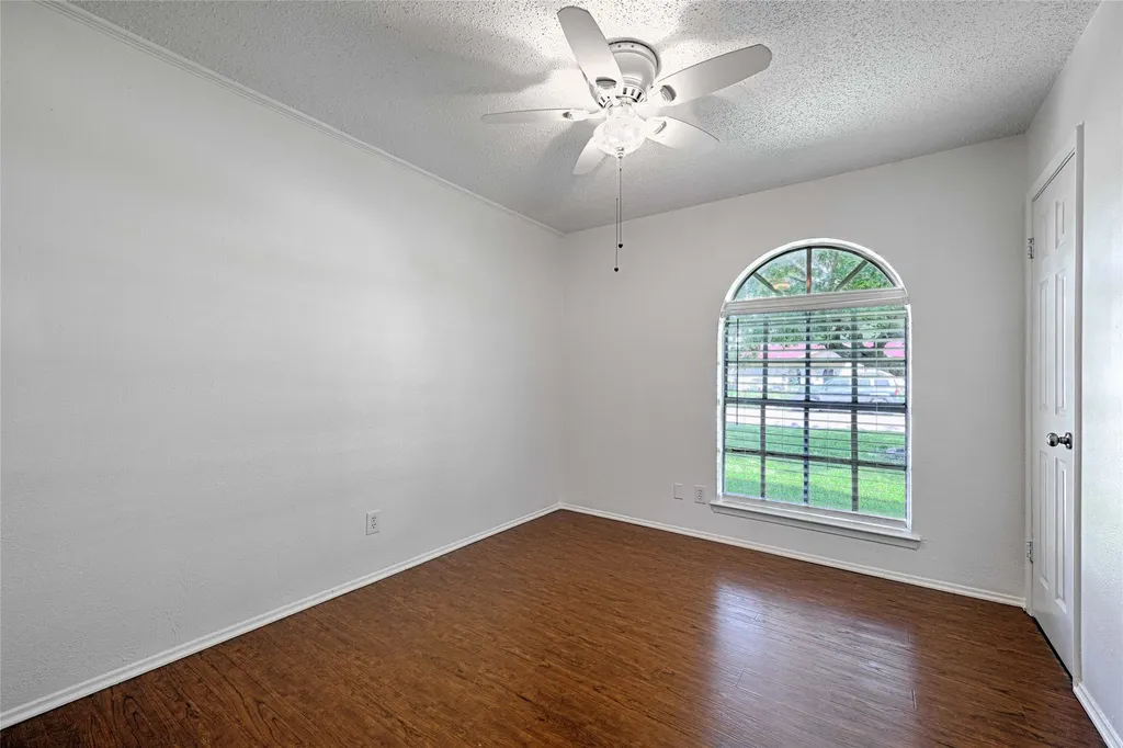 810 Waikiki Drive Garland TX 75043