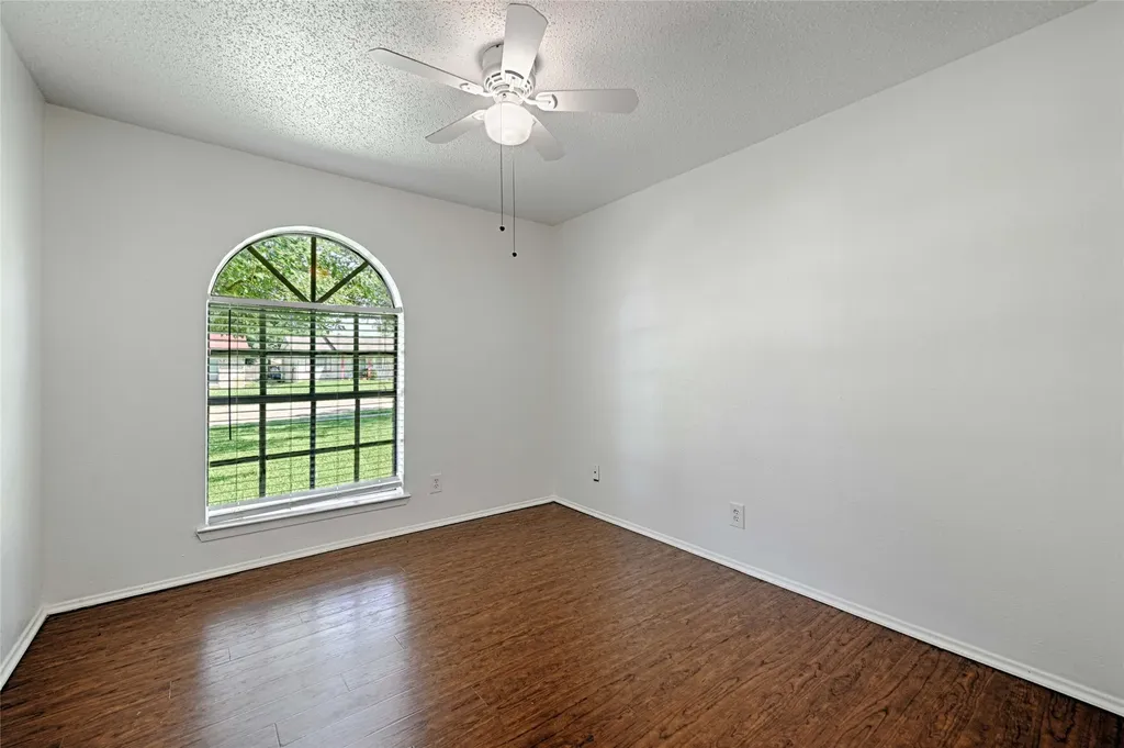 810 Waikiki Drive Garland TX 75043