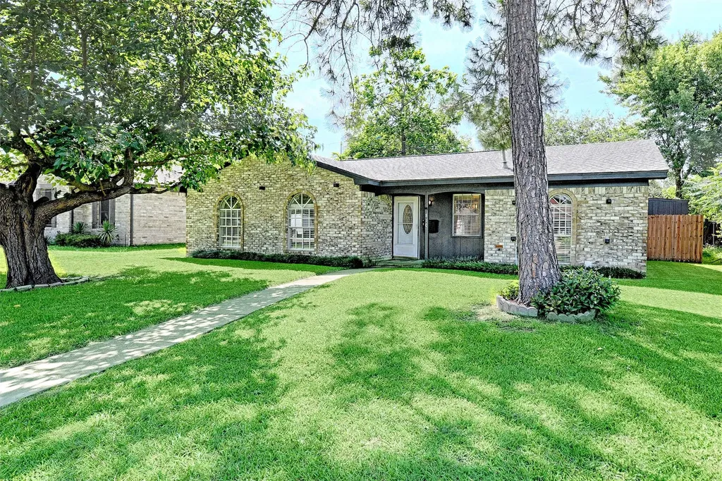 810 Waikiki Drive Garland TX 75043