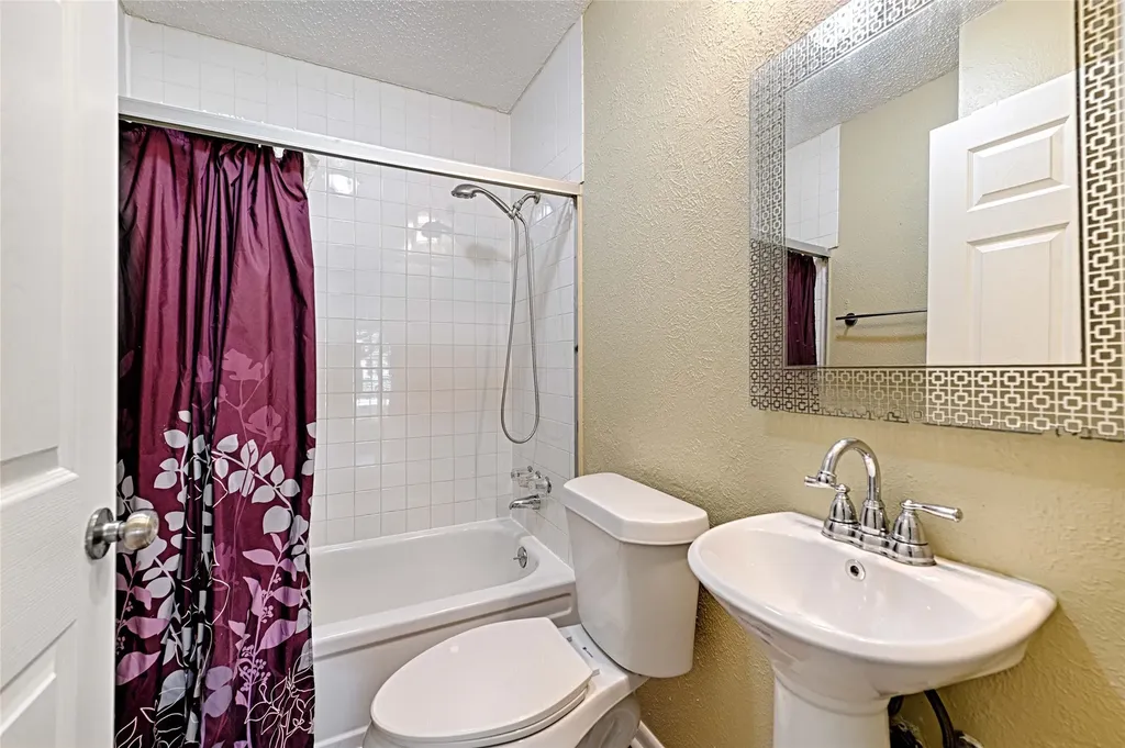 810 Waikiki Drive Garland TX 75043