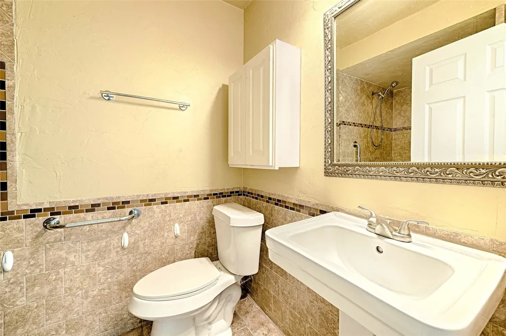 810 Waikiki Drive Garland TX 75043
