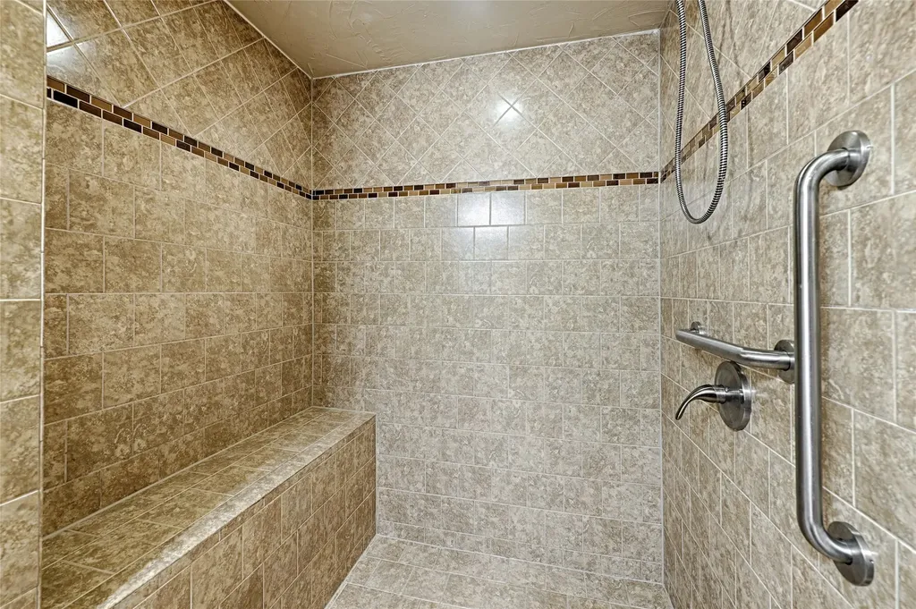 810 Waikiki Drive Garland TX 75043