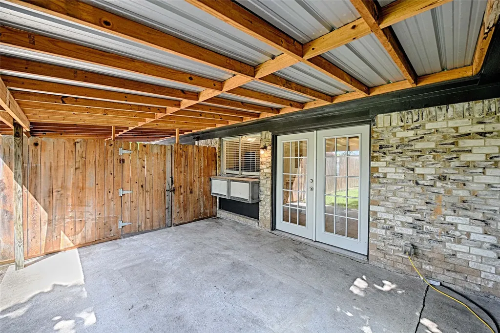 810 Waikiki Drive Garland TX 75043