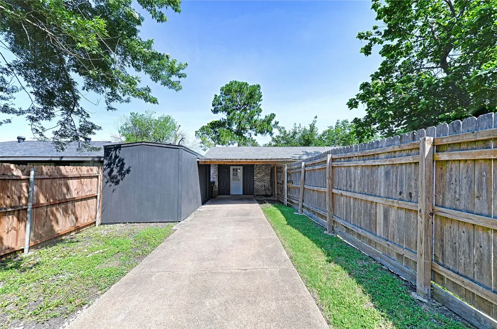 810 Waikiki Drive Garland TX 75043