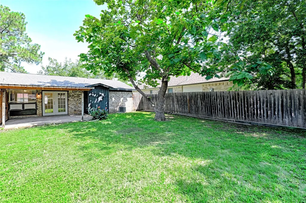 810 Waikiki Drive Garland TX 75043