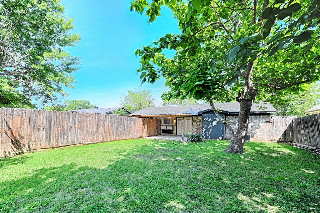 810 Waikiki Drive Garland TX 75043