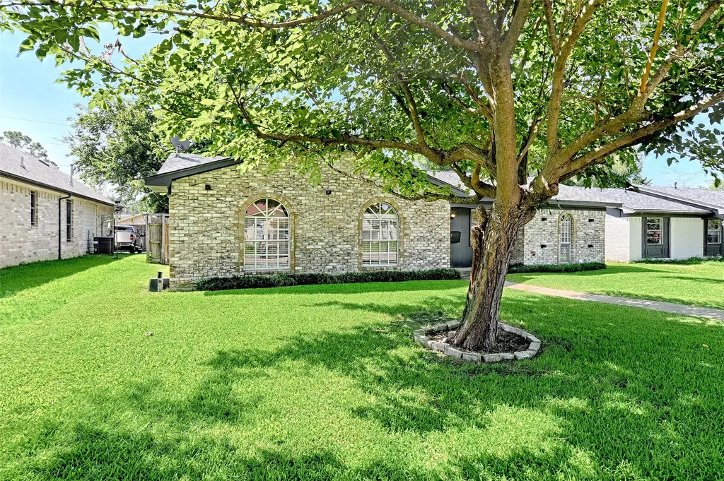 810 Waikiki Drive Garland TX 75043