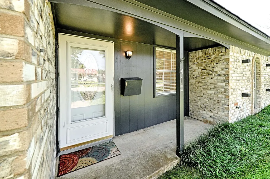 810 Waikiki Drive Garland TX 75043