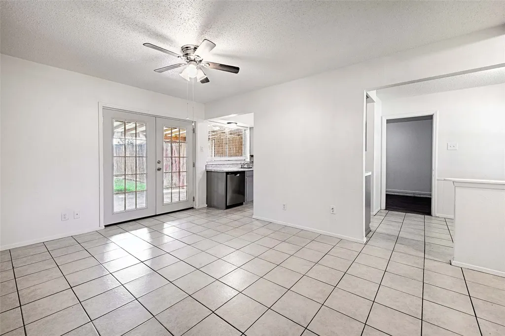 810 Waikiki Drive Garland TX 75043